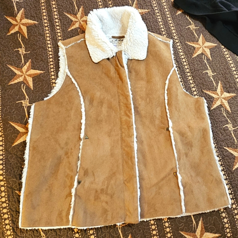 Cute Back in the saddle fuzzy faux suede vest size medium.
